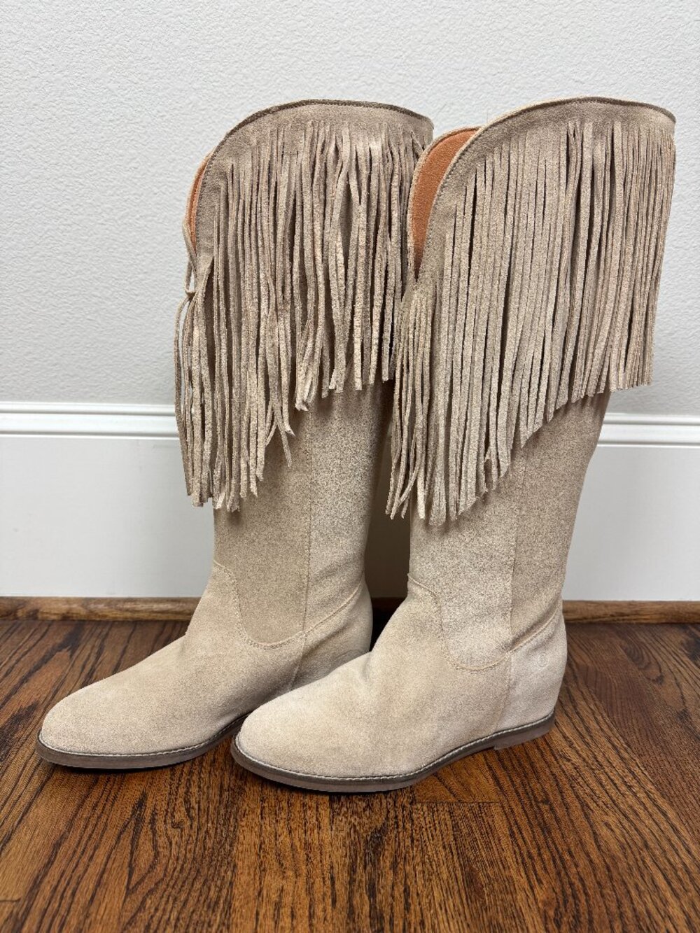 Dingo Hassie Suede Fringe Western Boots Women's 7.5 in Sand